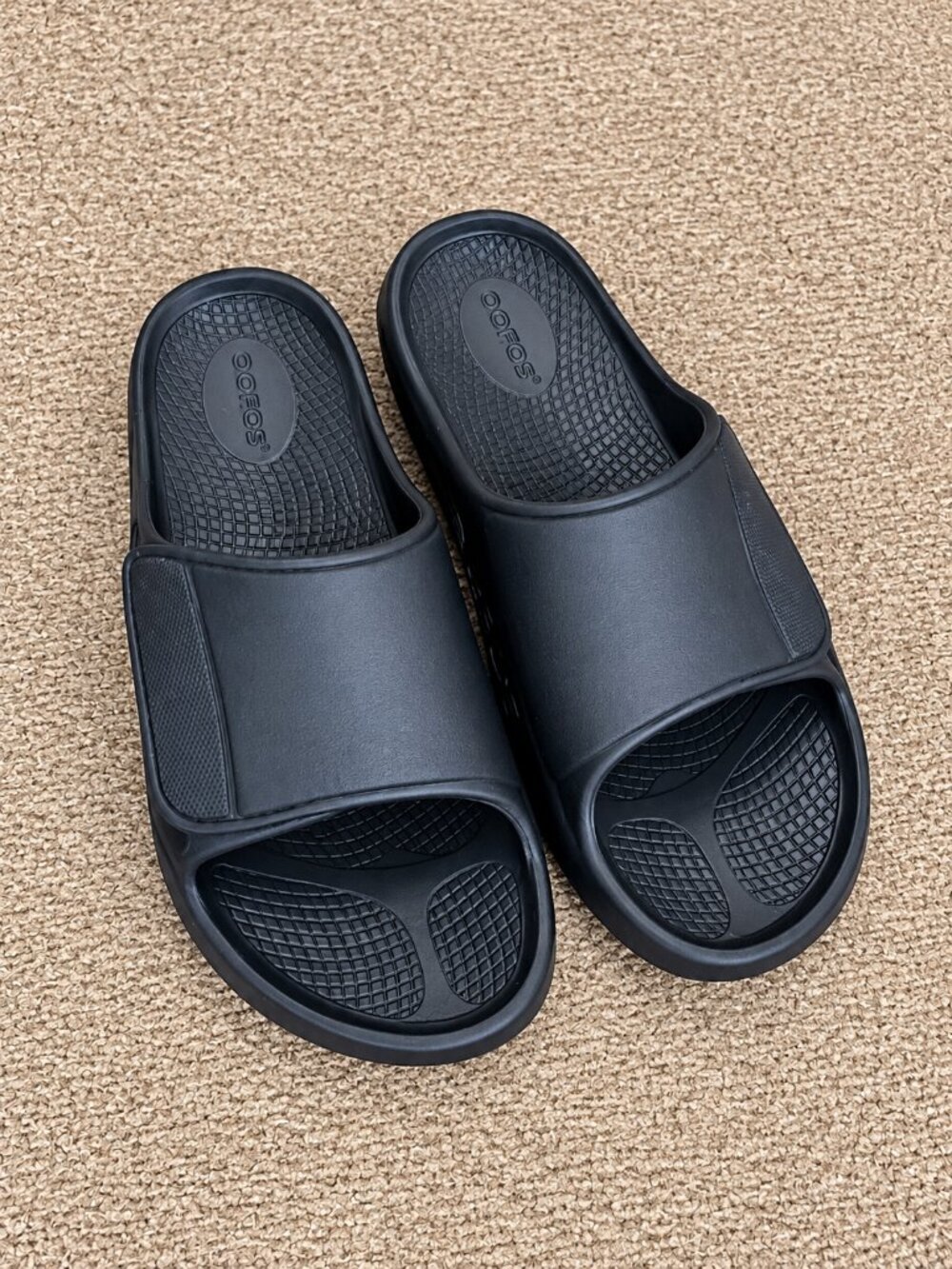 OOFOS OOahh Black Recovery Slides Men’s 12 Women’s 14